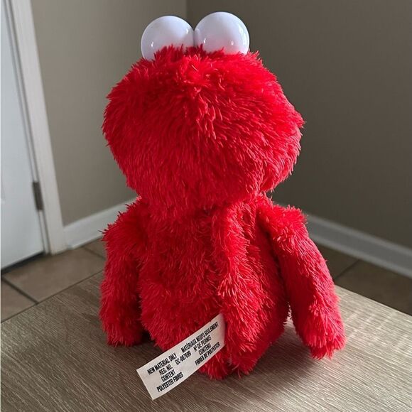 NWOT … HASBRO “Sesame Street” Tickle Me Elmo - Picture 2 of 3